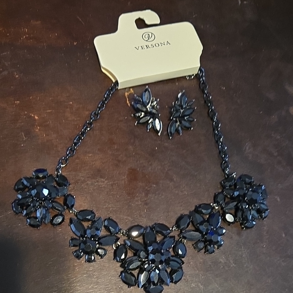 Versona Midnight Blue Floral Necklace Set